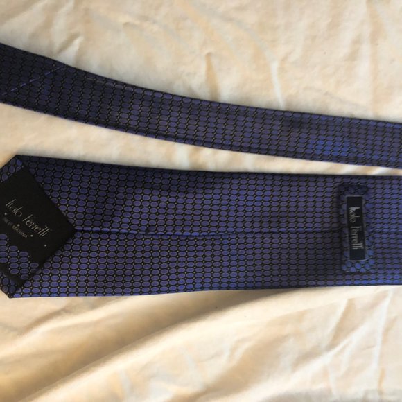 Mint condition Italo Feretti Tie - Picture 2 of 3